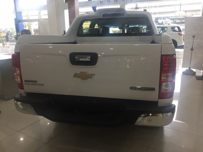 Chevrolet Hà Nội tưng bừng khuyễn mãi cho khách hàng khi mua Colorado 2.5 các phiên bản