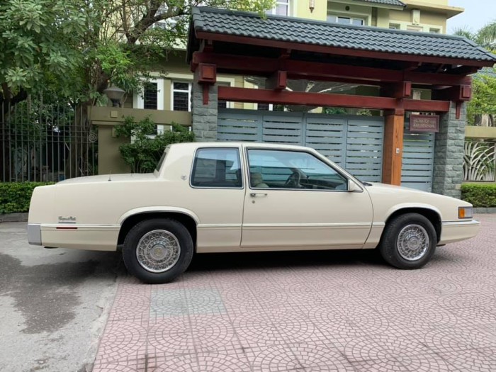 Cadillac Coupe Deville sản xuất năm 1989.dky lần đầu năm 1999 nhập khẩu Mỹ