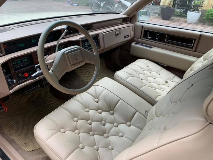 Cadillac Coupe Deville sản xuất năm 1989.dky lần đầu năm 1999 nhập khẩu Mỹ