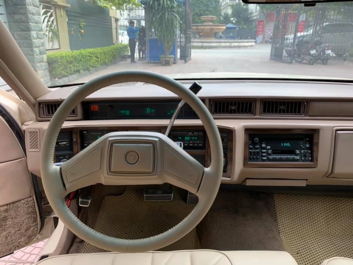 Cadillac Coupe Deville sản xuất năm 1989.dky lần đầu năm 1999 nhập khẩu Mỹ