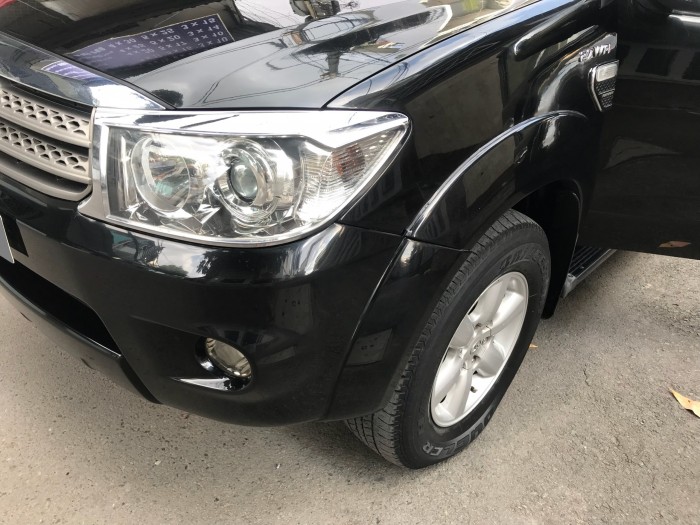 Bán gấp Fortuner 2011 màu đen tự động xe rất ít đi.