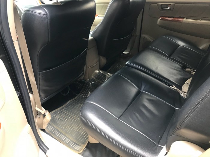 Bán gấp Fortuner 2011 màu đen tự động xe rất ít đi.