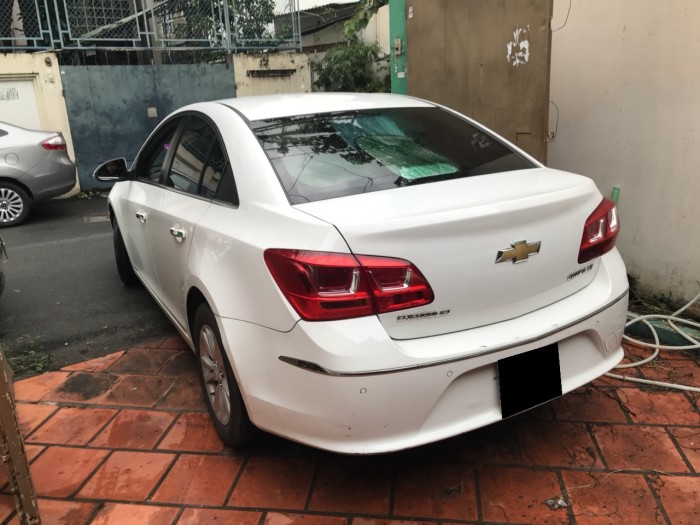 Bán Chevrolet Cruze LT 2016 đk 2017 màu trắng cực kỳ đẹp