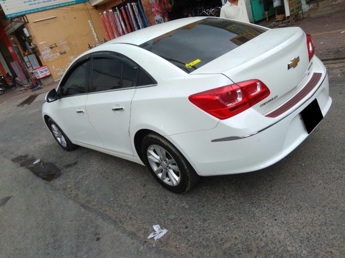 Bán Chevrolet Cruze LT 2016 đk 2017 màu trắng cực kỳ đẹp