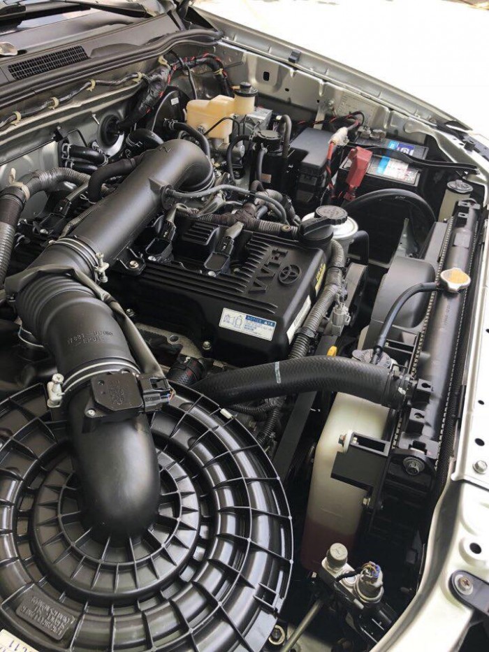 Bán xe Fortuner 2010 AT máy xăng 2cầu màu bạc