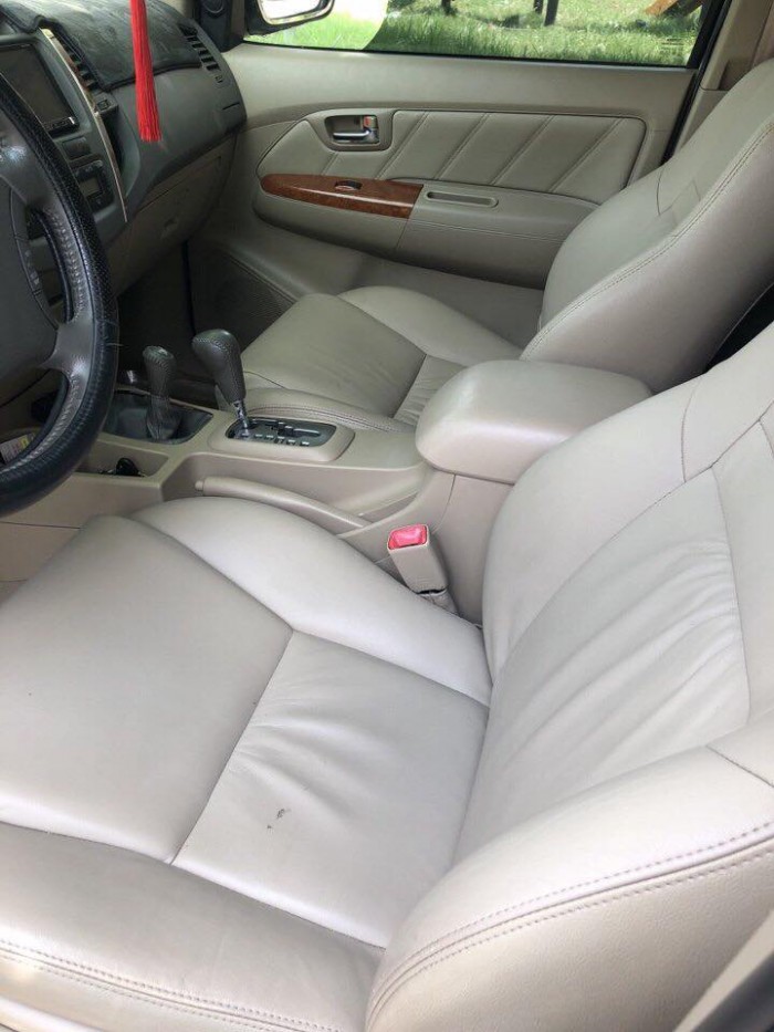 Bán xe Fortuner 2010 AT máy xăng 2cầu màu bạc