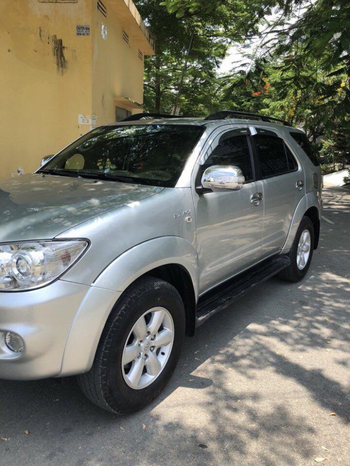 Bán xe Fortuner 2010 AT máy xăng 2cầu màu bạc