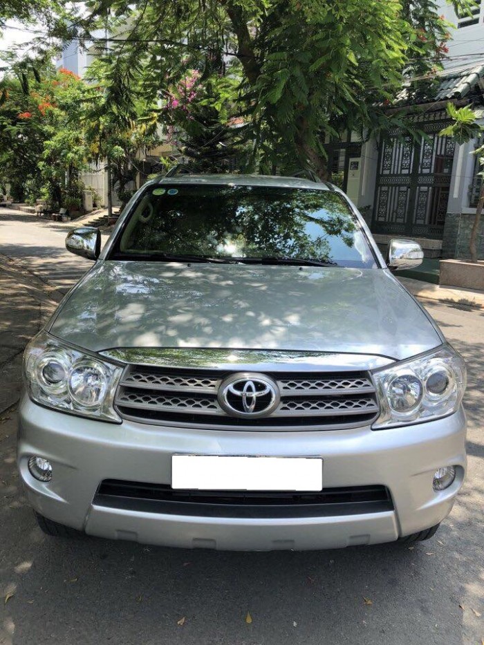 Bán xe Fortuner 2010 AT máy xăng 2cầu màu bạc