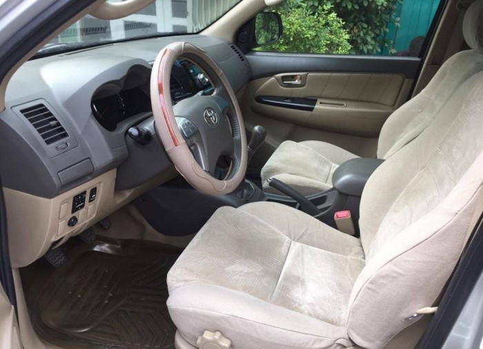 Bán Toyota Fortuner 2015 máy dầu màu Bạc máy zin từng con ốc