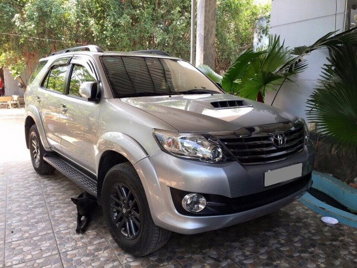 Bán Toyota Fortuner 2015 máy dầu màu Bạc máy zin từng con ốc