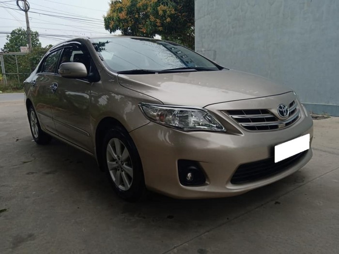 Gia đình cần bán Altis 2011, số tự động, bản 2.0 full nút đề, màu vàng cát