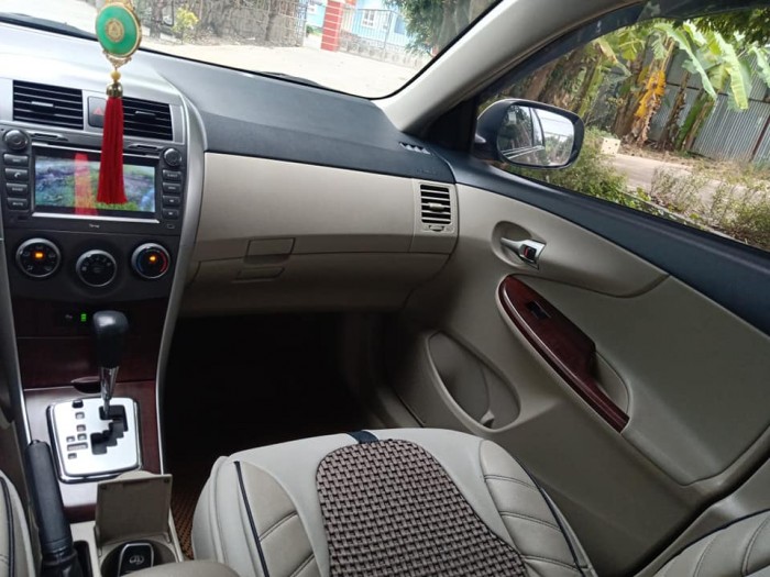 Gia đình cần bán Altis 2011, số tự động, bản 2.0 full nút đề, màu vàng cát