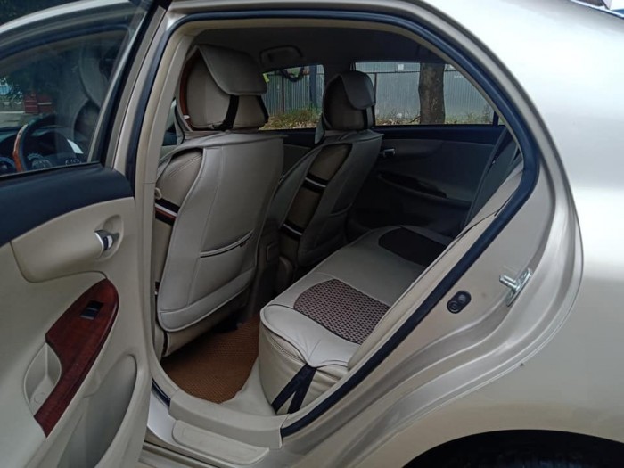 Gia đình cần bán Altis 2011, số tự động, bản 2.0 full nút đề, màu vàng cát