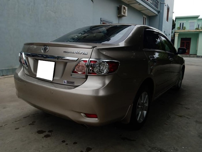 Gia đình cần bán Altis 2011, số tự động, bản 2.0 full nút đề, màu vàng cát