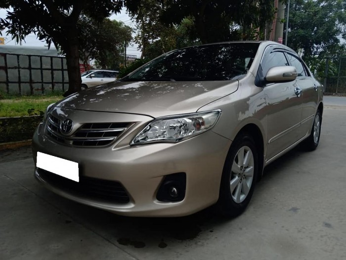 Gia đình cần bán Altis 2011, số tự động, bản 2.0 full nút đề, màu vàng cát