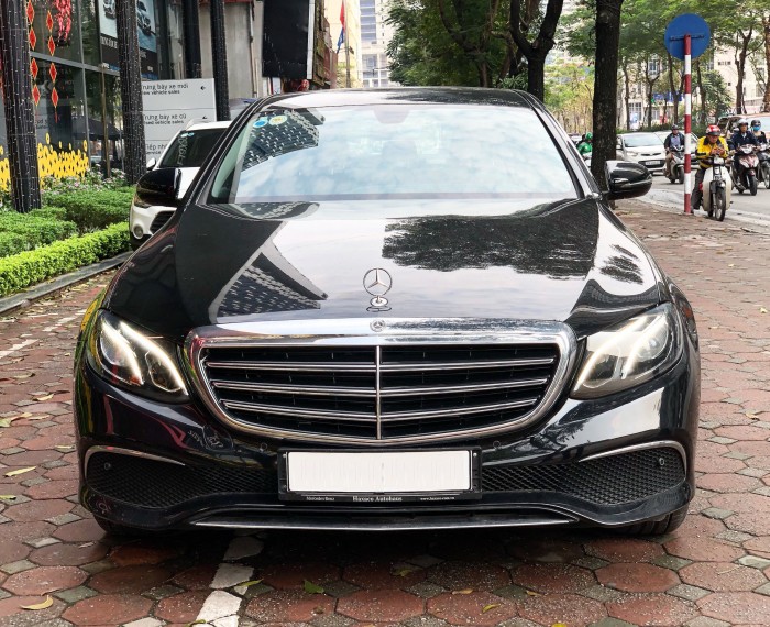 Bán Mercedes E200 2018 siêu lướt chính chủ giá cực tốt