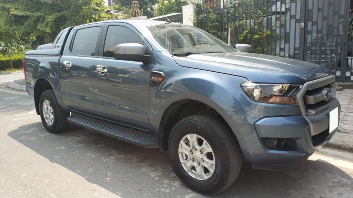 Bán xe Ford Ranger 2017 số sàn màu xám cực zin