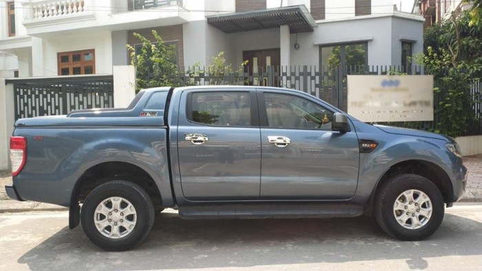 Bán xe Ford Ranger 2017 số sàn màu xám cực zin