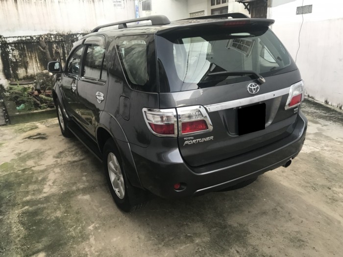 Bán em Fortuner G 2010 dầu số sàn xám chì zin một chủ.