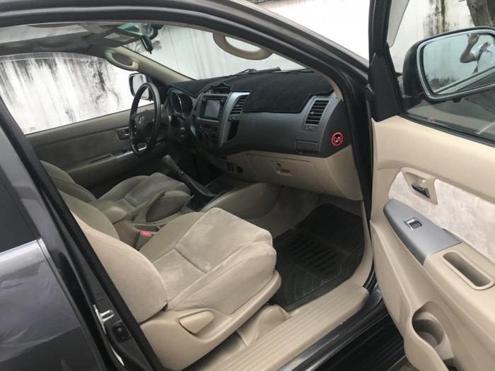 Bán em Fortuner G 2010 dầu số sàn xám chì zin một chủ.