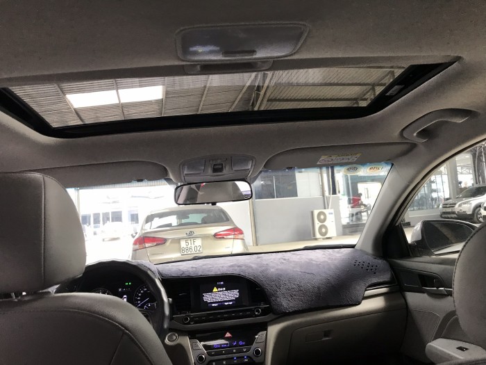 Bán Hyundai Elantra GLS 2.0AT màu bạc số tự động sản xuất 2017 đi 27000km xe đẹp