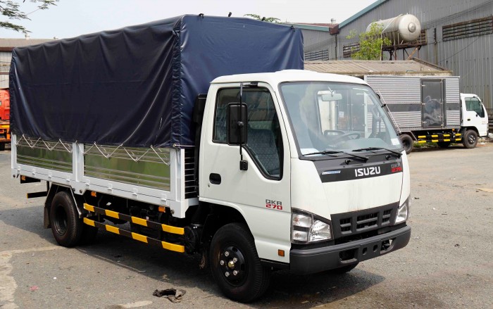 Xe tải Isuzu 2,5 tấn thùng mui bạt- QKR77FE4