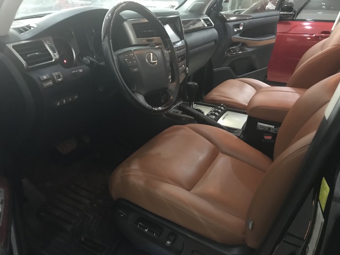 Lexus LX570 sản xuất 2014, đăng ký 2015,màu đen,nội thất nâu,thuế sang tên 2%,giá tốt.