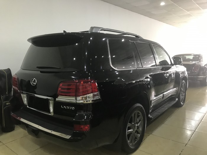 Lexus LX570 sản xuất 2014, đăng ký 2015,màu đen,nội thất nâu,thuế sang tên 2%,giá tốt.