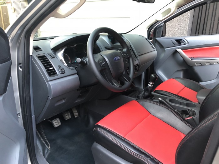 Bán Ford Ranger 2017 xám số sàn Xe đẹp như mới, không một lỗi nhỏ.