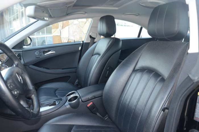 Bán xe Mercedes cls550 màu đen đời 2006 đk 2008 số tự động 7 cấp