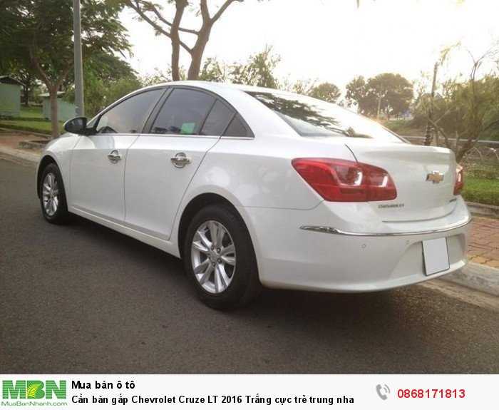 Cần bán gấp Chevrolet Cruze LT 2016 Trắng cực trẻ trung nha