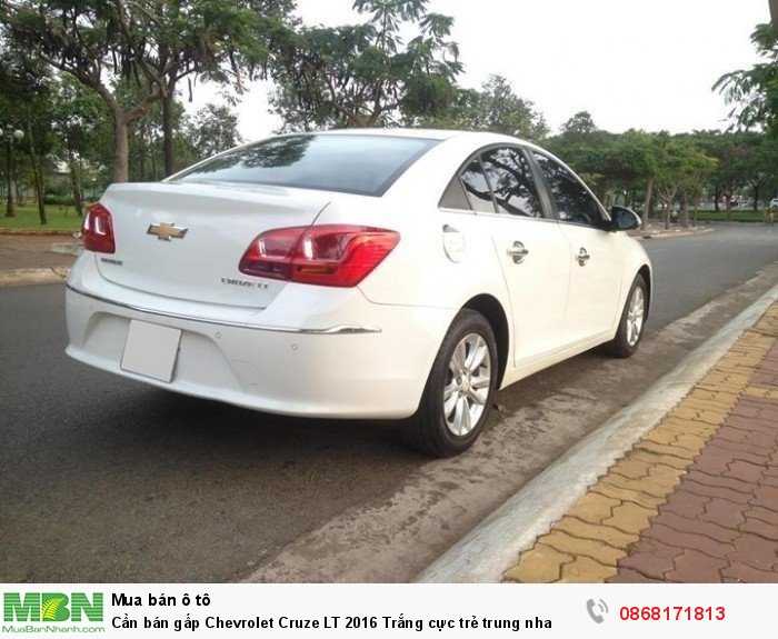 Cần bán gấp Chevrolet Cruze LT 2016 Trắng cực trẻ trung nha