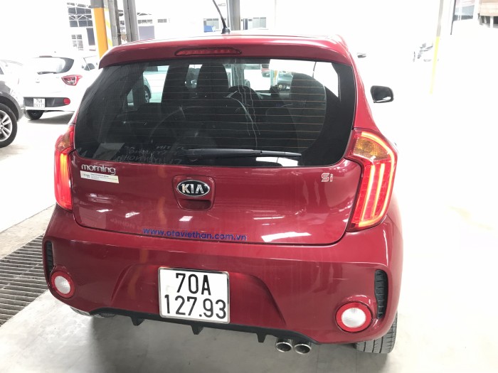 Bán Kia Morning SI 1.25MT màu đỏ số sàn sản xuất 2017 mới 90%