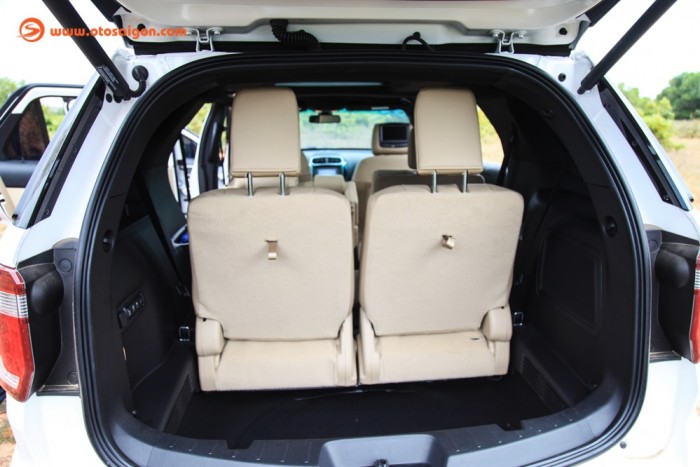 Ford Expolder đẳng cấp, KM cực lớn, xe giao ngay cho khách !