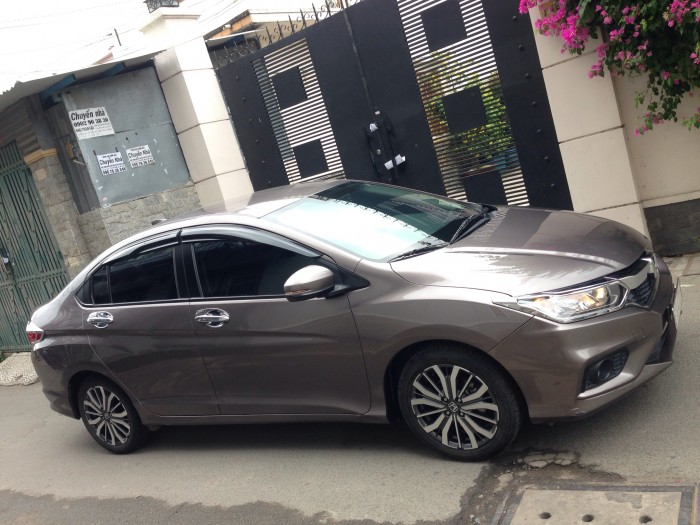 Cần bán xe Honda City 2017 đk 2018 số tự động phom mới