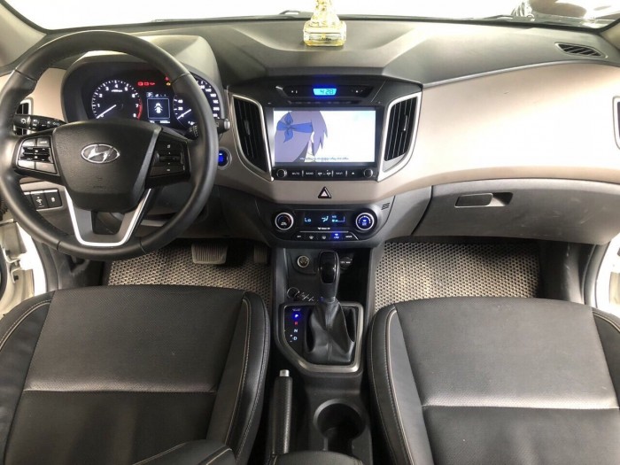 Bán Hyundai Creta 1.6AT màu trắng máy xăng số tự động nhập Ấn Độ 2016 biển Sài Gòn đi 45000km