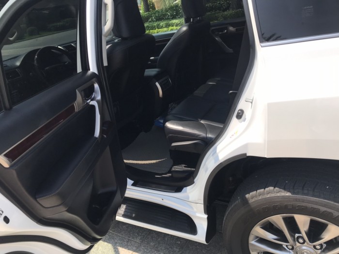 Bán xe Lexus GX460 đời 2016 màu trắng nội thất đen, bstp 1 chủ
