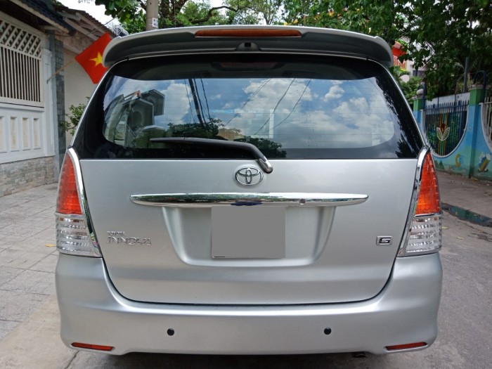 Bán Innova 2010 số sàn màu bạc zin từng con ốc.
