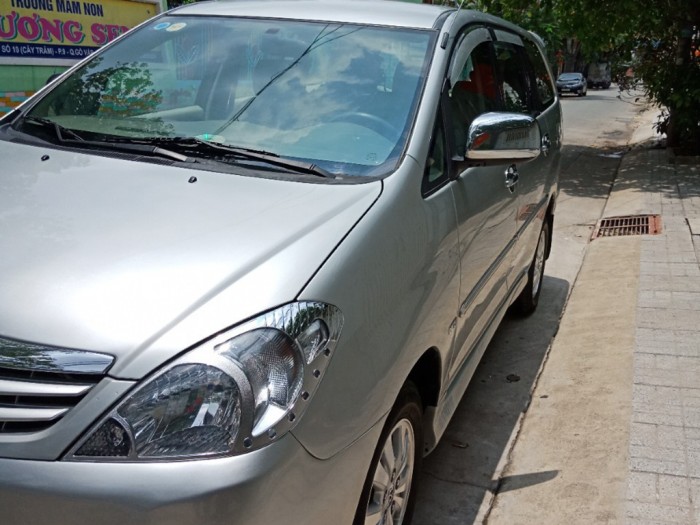 Bán Innova 2010 số sàn màu bạc zin từng con ốc.