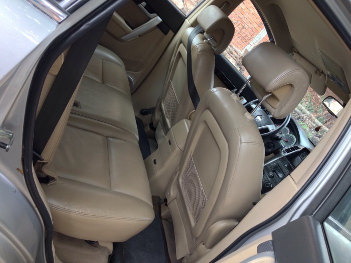Đổi xe bán Captiva LTZ 2009 màu bạc đi chuẩn 63 000 km.
