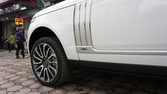Bán ô tô LandRover Range Rover HSE 3.0 màu trắng sản xuất 2016, ĐK 21/12/2017 màu trắng.LH: 0982.842838