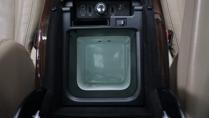 Bán ô tô LandRover Range Rover HSE 3.0 màu trắng sản xuất 2016, ĐK 21/12/2017 màu trắng.LH: 0982.842838