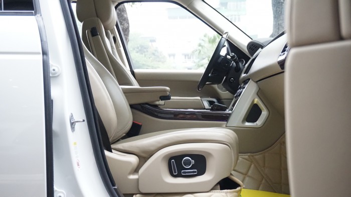 Bán ô tô LandRover Range Rover HSE 3.0 màu trắng sản xuất 2016, ĐK 21/12/2017 màu trắng.LH: 0982.842838