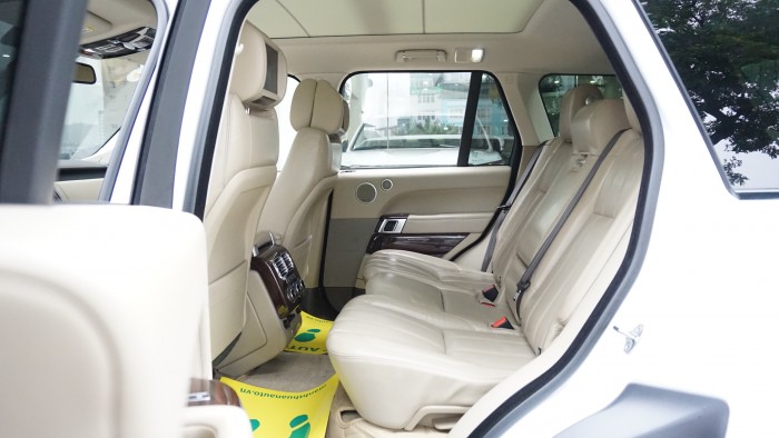 Bán ô tô LandRover Range Rover HSE 3.0 màu trắng sản xuất 2016, ĐK 21/12/2017 màu trắng.LH: 0982.842838