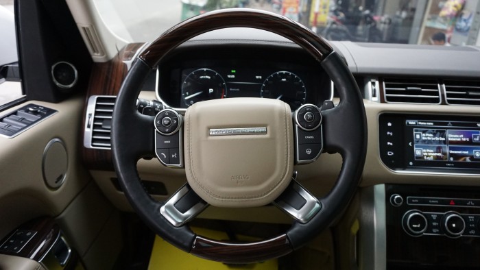 Bán ô tô LandRover Range Rover HSE 3.0 màu trắng sản xuất 2016, ĐK 21/12/2017 màu trắng.LH: 0982.842838