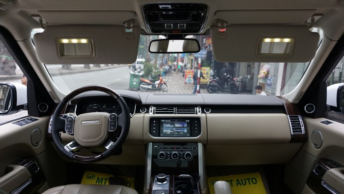 Bán ô tô LandRover Range Rover HSE 3.0 màu trắng sản xuất 2016, ĐK 21/12/2017 màu trắng.LH: 0982.842838
