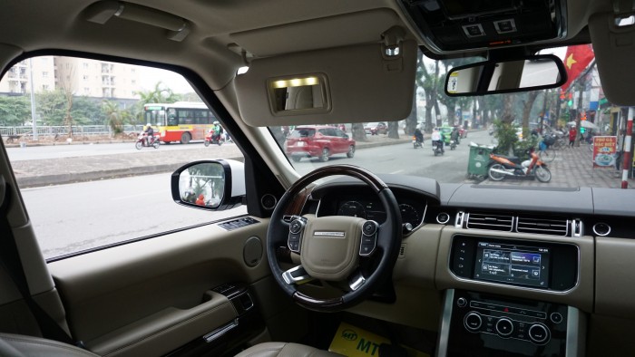 Bán ô tô LandRover Range Rover HSE 3.0 màu trắng sản xuất 2016, ĐK 21/12/2017 màu trắng.LH: 0982.842838