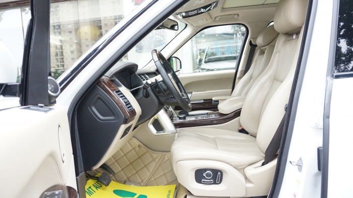 Bán ô tô LandRover Range Rover HSE 3.0 màu trắng sản xuất 2016, ĐK 21/12/2017 màu trắng.LH: 0982.842838