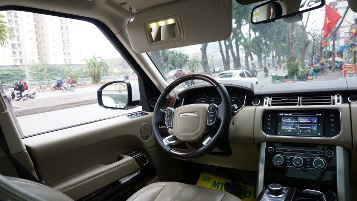 Bán ô tô LandRover Range Rover HSE 3.0 màu trắng sản xuất 2016, ĐK 21/12/2017 màu trắng.LH: 0982.842838