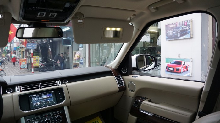 Bán ô tô LandRover Range Rover HSE 3.0 màu trắng sản xuất 2016, ĐK 21/12/2017 màu trắng.LH: 0982.842838